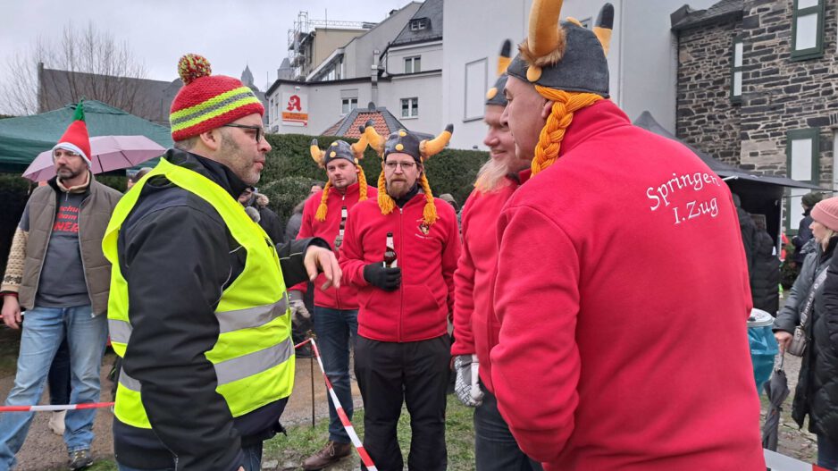 Männer beim Knut-Fest