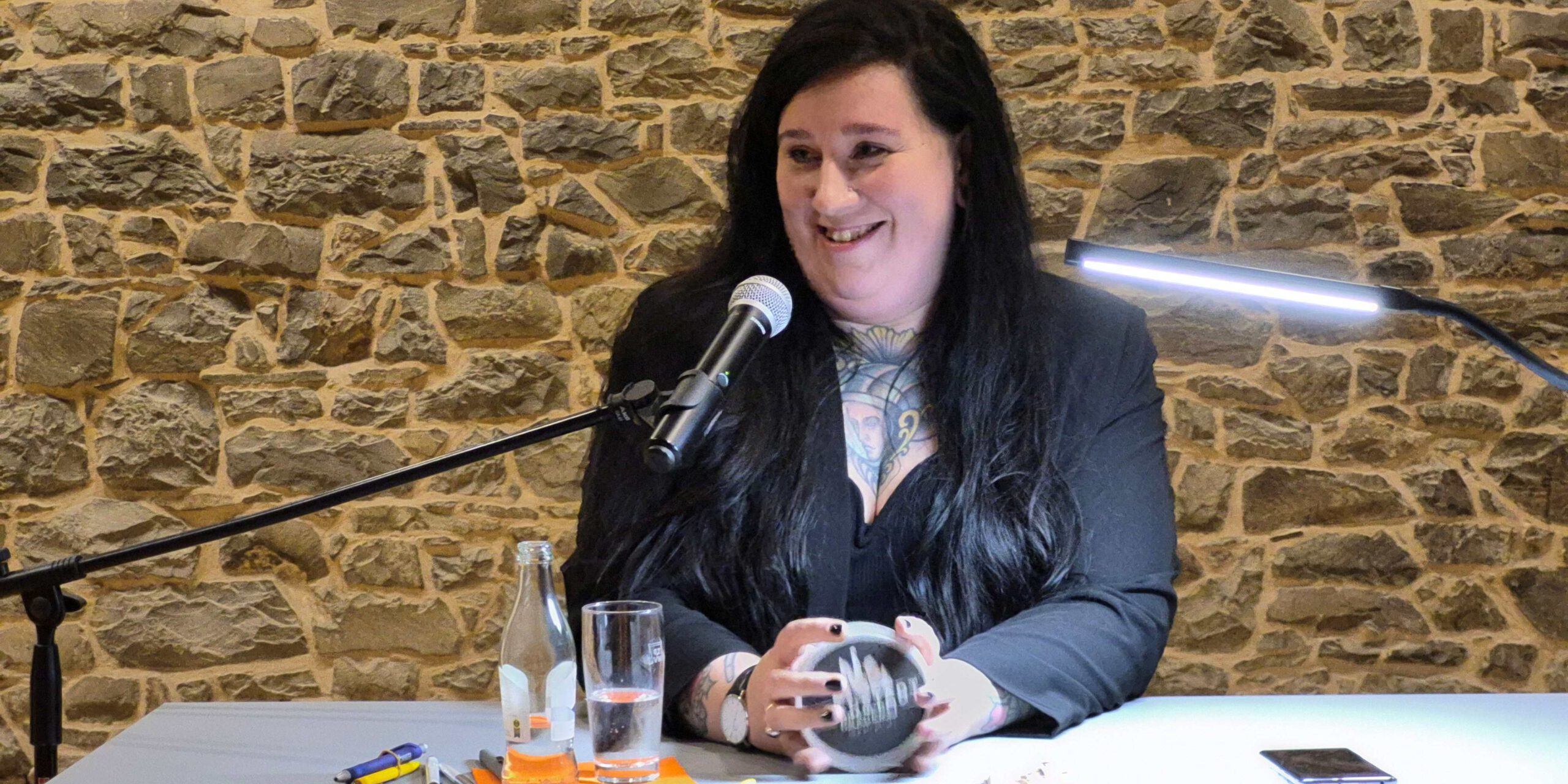 Lena Schätte in der Burg Holtzbrinck.