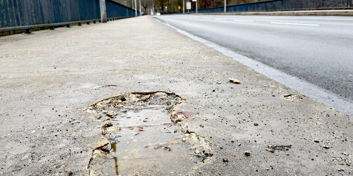 Ein kaputter Gehweg