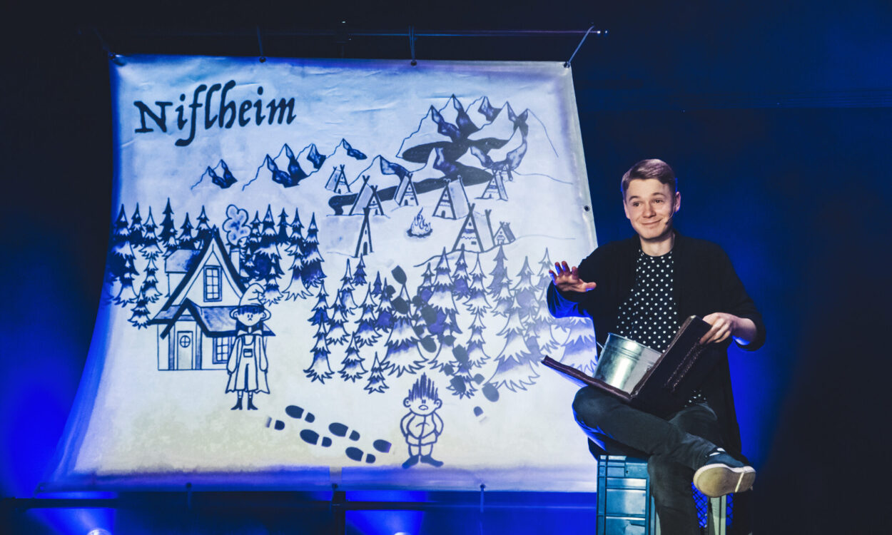 Till Frömmel auf der Bühne.