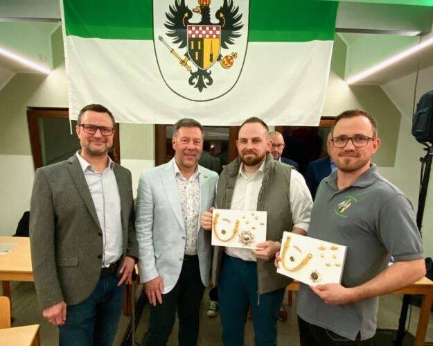 Foto: Daniel Friske Vier Männer im Schützenheim Evingsen