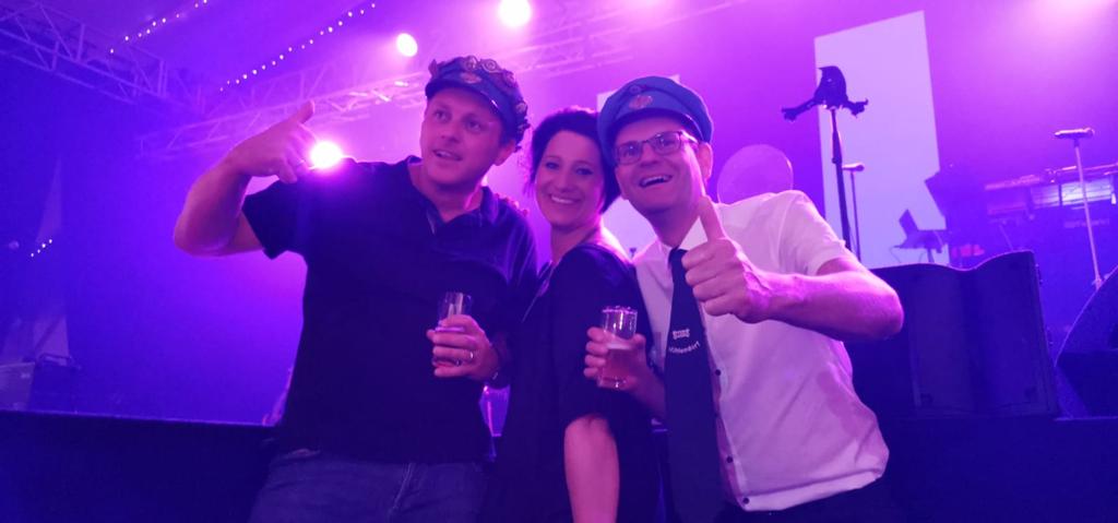 Alex, Yvonne und Henning im Schützenzelt