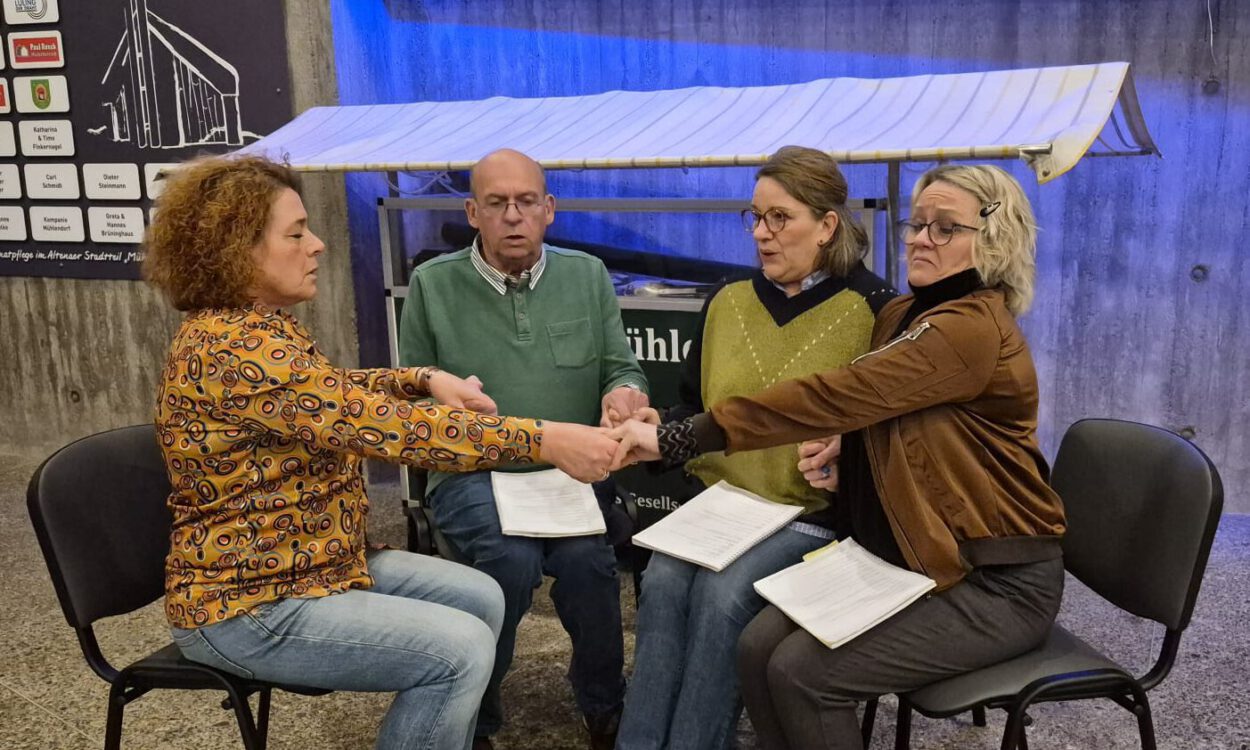 Eine Theatergruppe probt