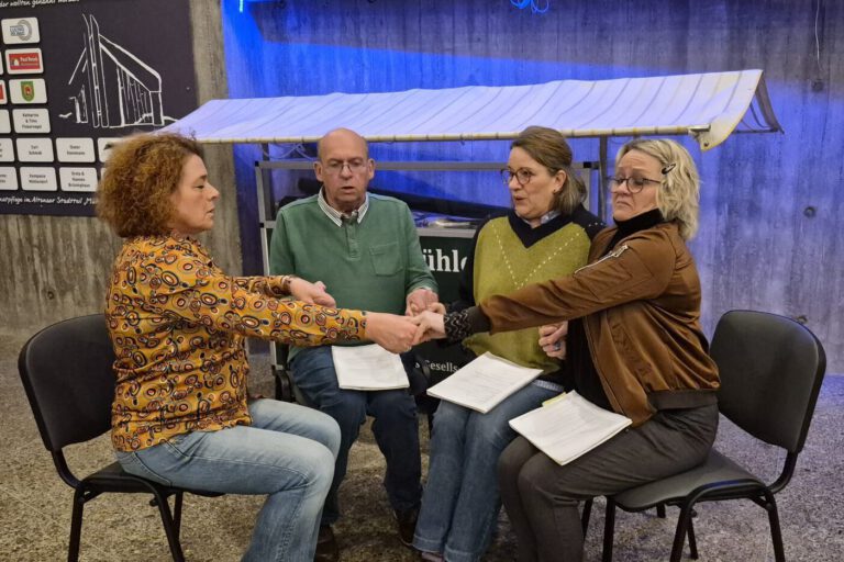 Eine Theatergruppe probt