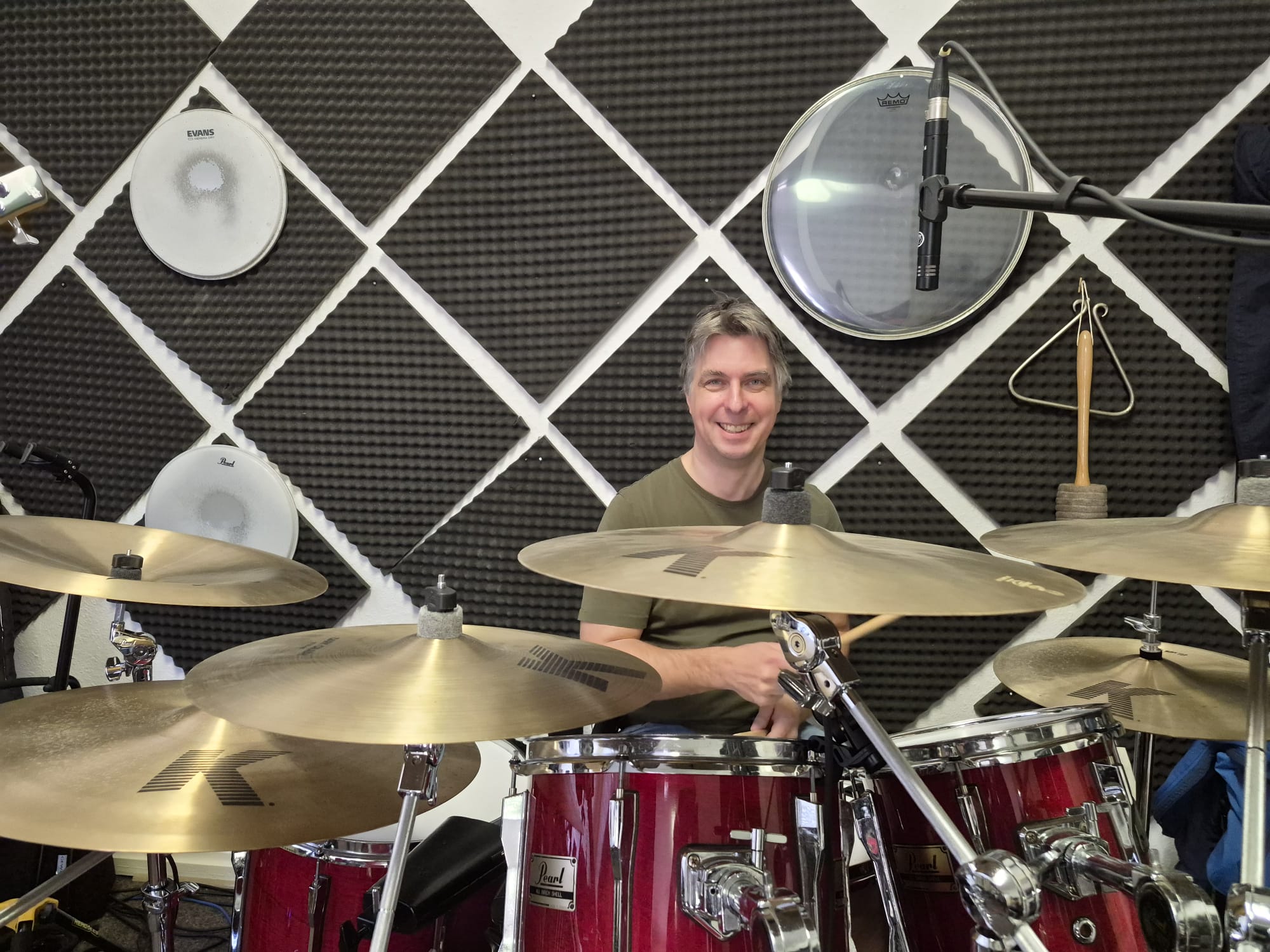 René am Schlagzeug