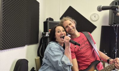 Yvonne und Marcel perforemen.