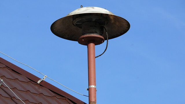 Sirene auf einem Dach