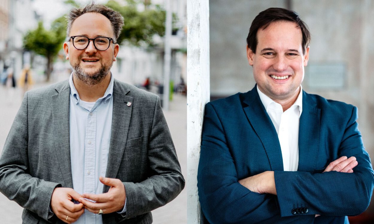 Zwei Männer in Business-Kleidung sind in einer Bildmontage nebeneinander zu sehen; beide lächeln in die Kamera, einer steht draußen auf einer Straße, der andere in einem Gebäude.