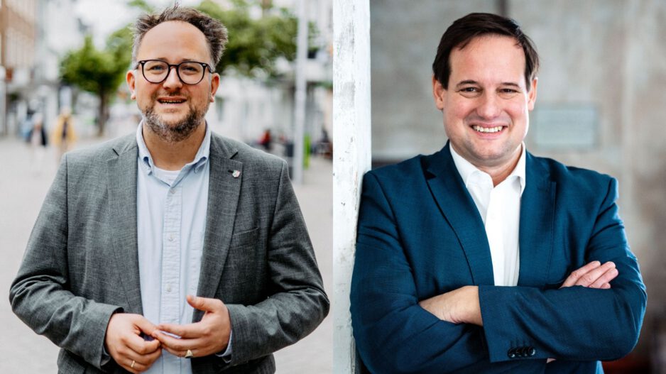 Zwei Männer in Business-Kleidung sind in einer Bildmontage nebeneinander zu sehen; beide lächeln in die Kamera, einer steht draußen auf einer Straße, der andere in einem Gebäude.