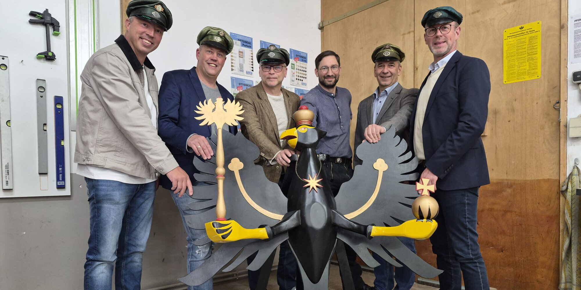 Der FWG-Vorstand bei der Adler-Abnahme.