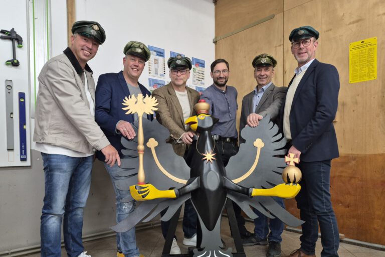 Der FWG-Vorstand bei der Adler-Abnahme.
