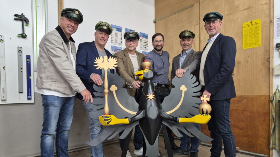 Der FWG-Vorstand bei der Adler-Abnahme.