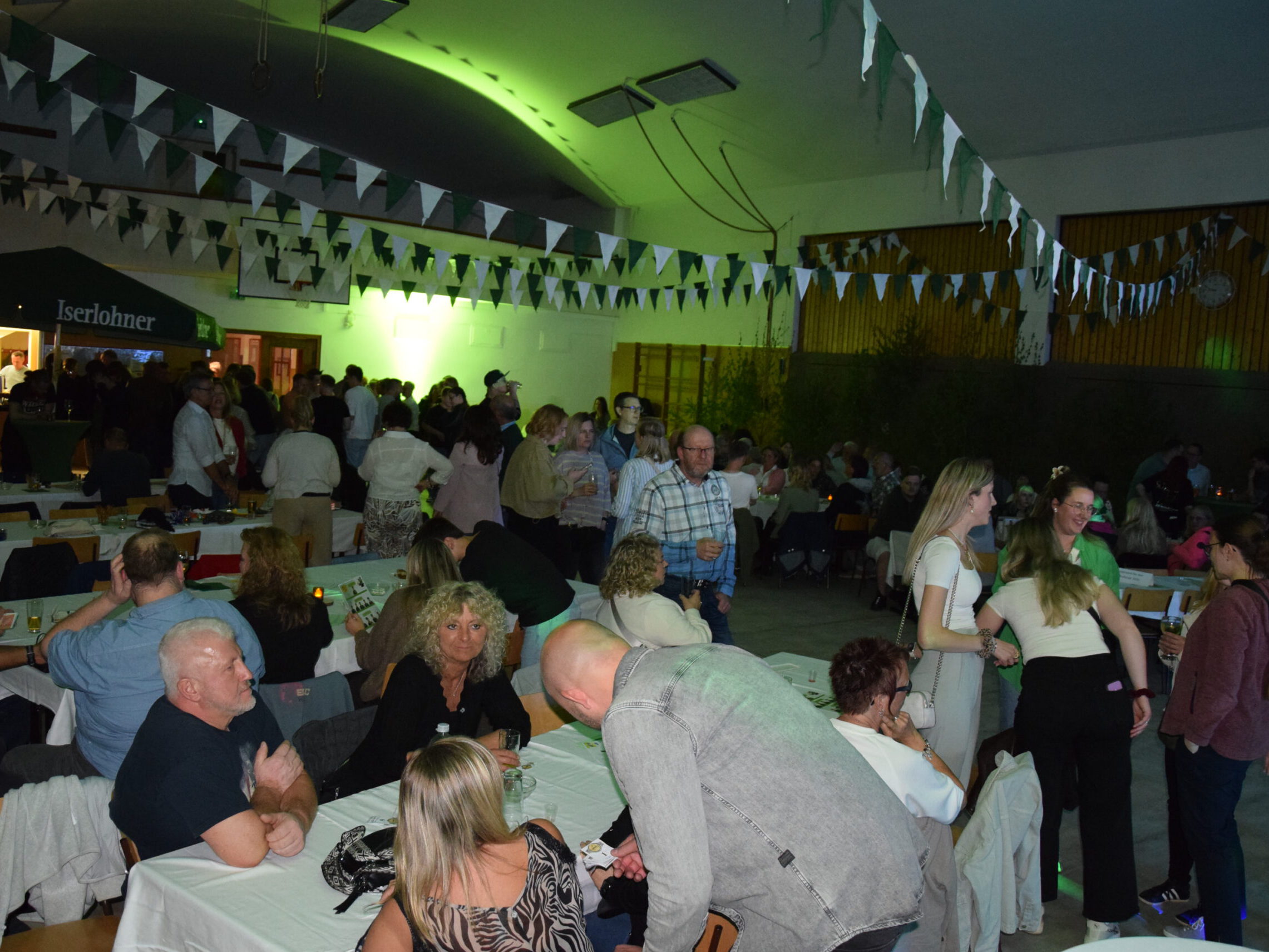 Partyfoto vom Tanz in den Mai der Kompanie Rahmede
