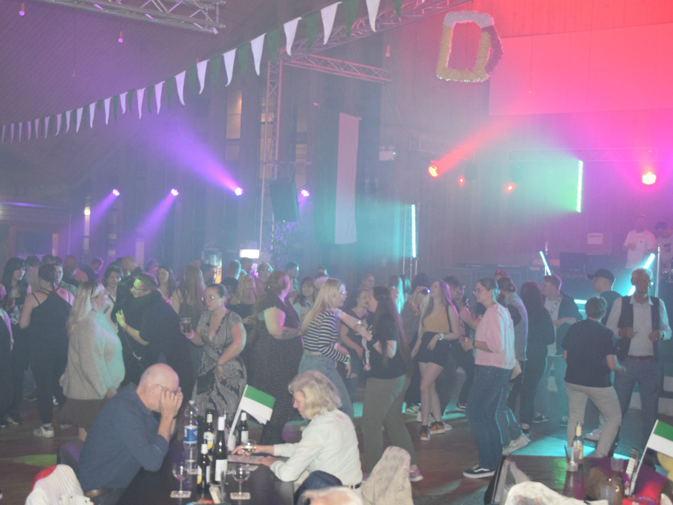 Partyfoto vom Tanz in den Mai der Kompanie Mühlendorf