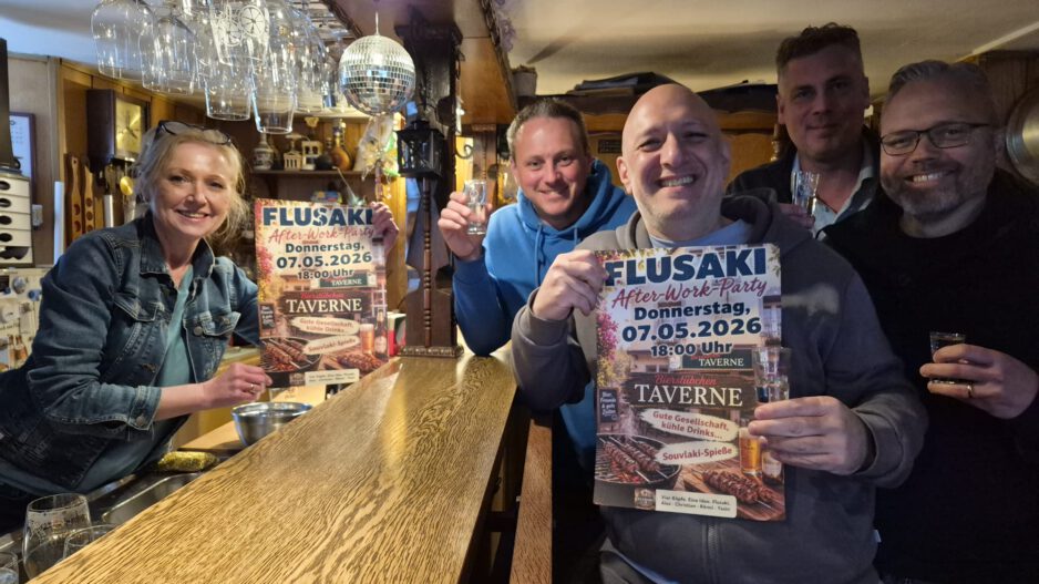 Das Flusaki-Team in der Taverne.
