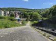 Ein Weg entlang der Lenne in Altena.