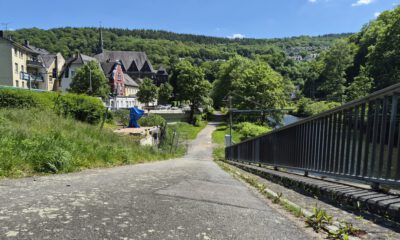 Ein Weg entlang der Lenne in Altena.