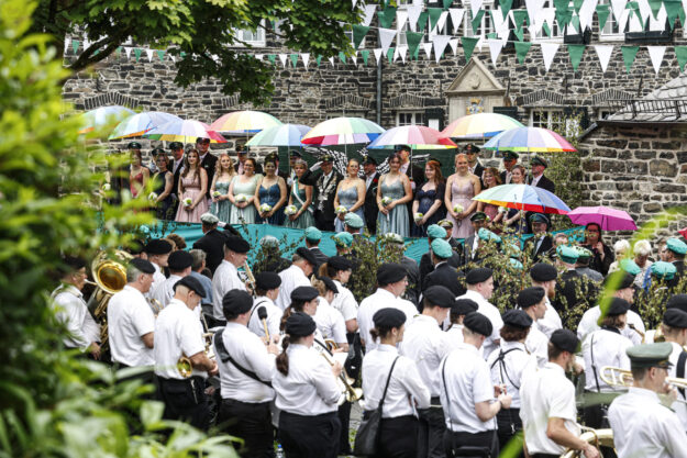 Festumzug beim Schützenfest der Friedrich-Wilhelms-Gesellschaft Altena