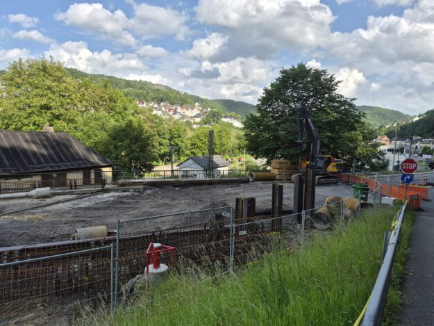 Vorarbeiten für die Behelsbrücke