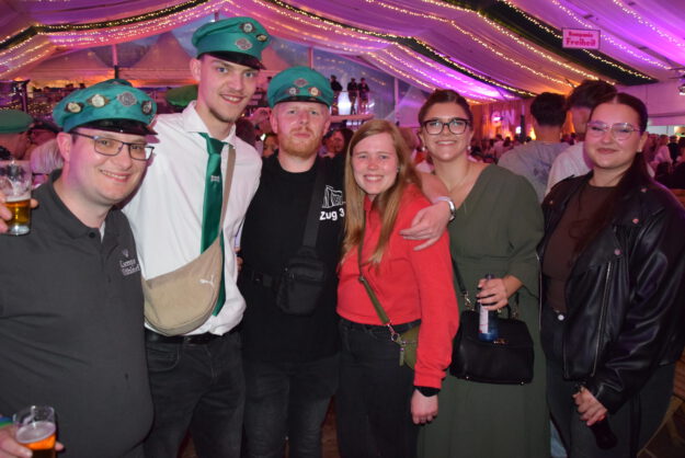 Partyfoto aus dem Festzelt beim Schützenfest in Altena.