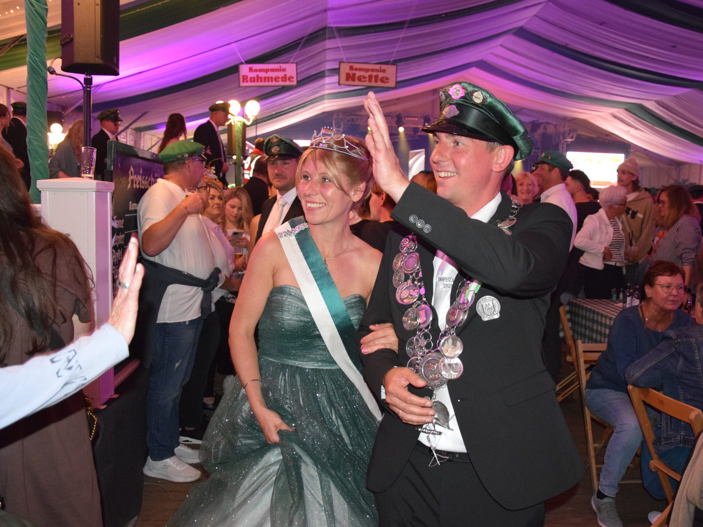 Partyfoto aus dem Festzelt beim Schützenfest in Altena.