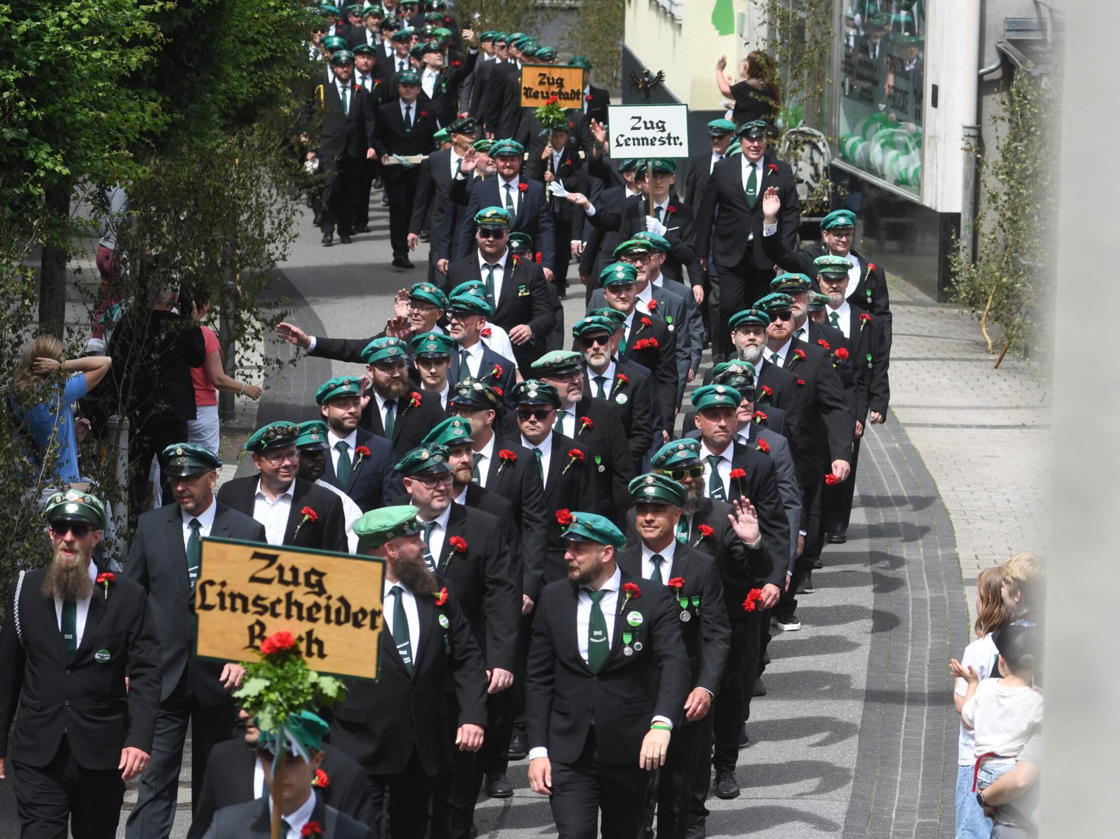 Festumzug beim Schützenfest der Friedrich-Wilhelms-Gesellschaft Altena