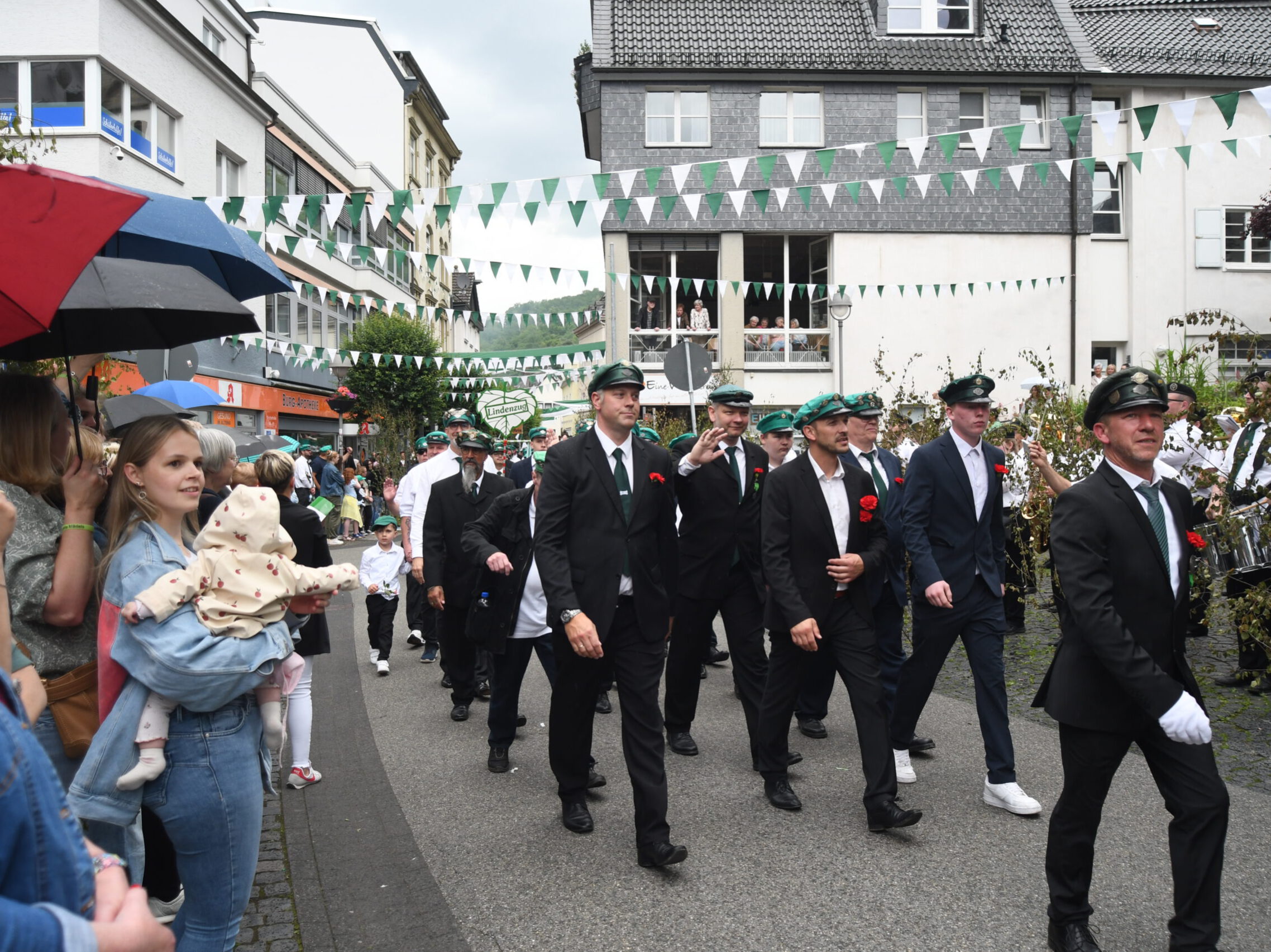 Festumzug beim Schützenfest der Friedrich-Wilhelms-Gesellschaft Altena