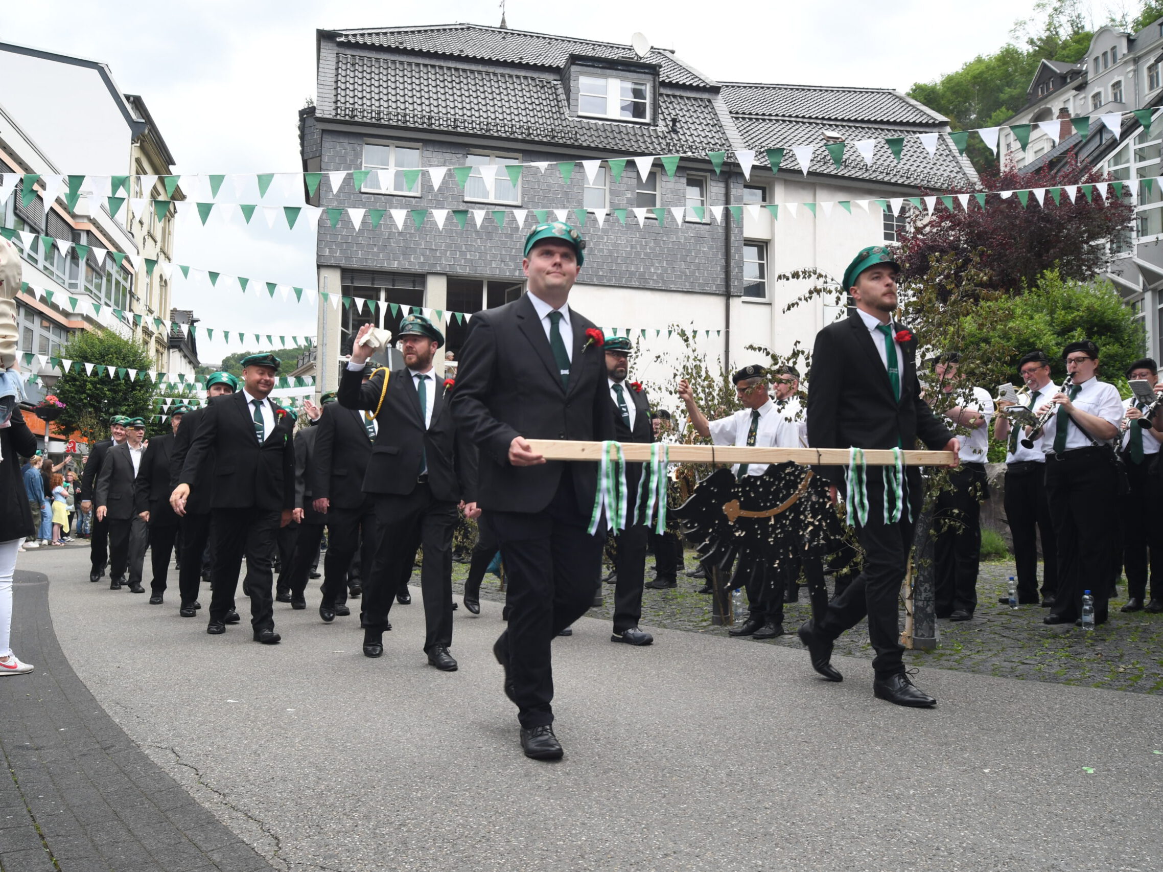 Festumzug beim Schützenfest der Friedrich-Wilhelms-Gesellschaft Altena