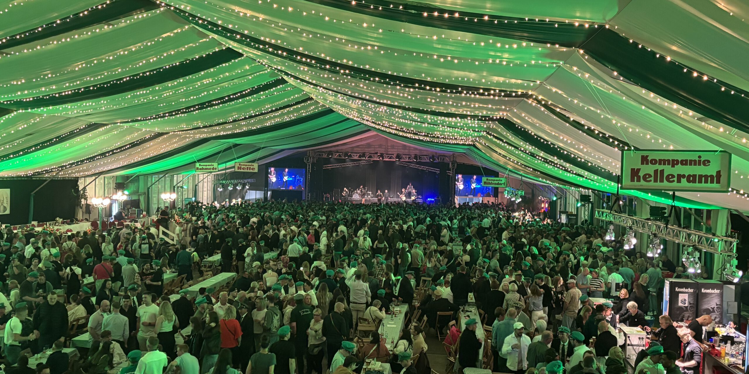 Partyfoto aus dem Festzelt beim Schützenfest in Altena.