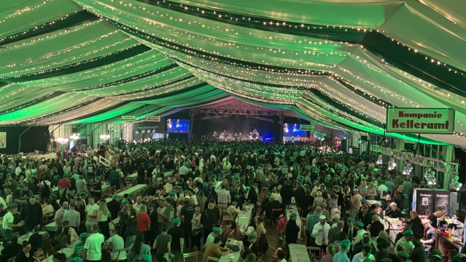 Partyfoto aus dem Festzelt beim Schützenfest in Altena.