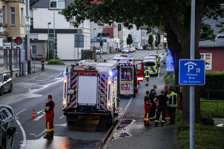 Foto: Lucas Sellmann Feuerwehreinsatz am Bahnhof in Altena.