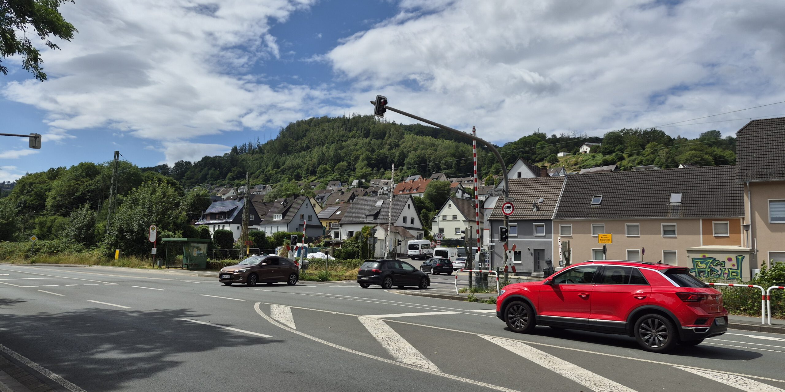 B236 und Bahnübergang Einsal