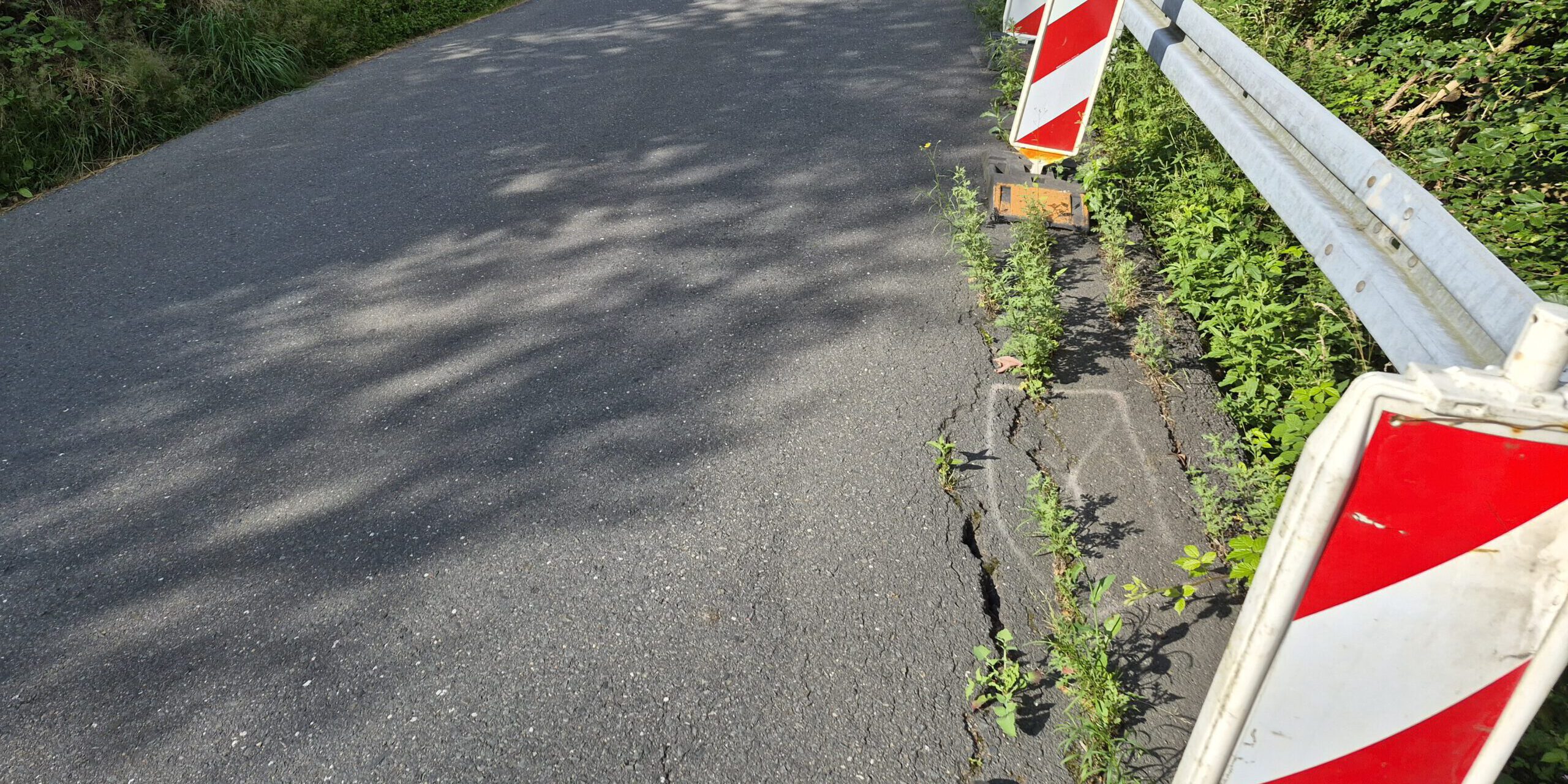 Kaputte Fahrbahn Brachtenbecker Weg