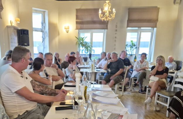 Foto: Ilka Kremer Versammlung vom Stadtmarketing Altena im Kuzina