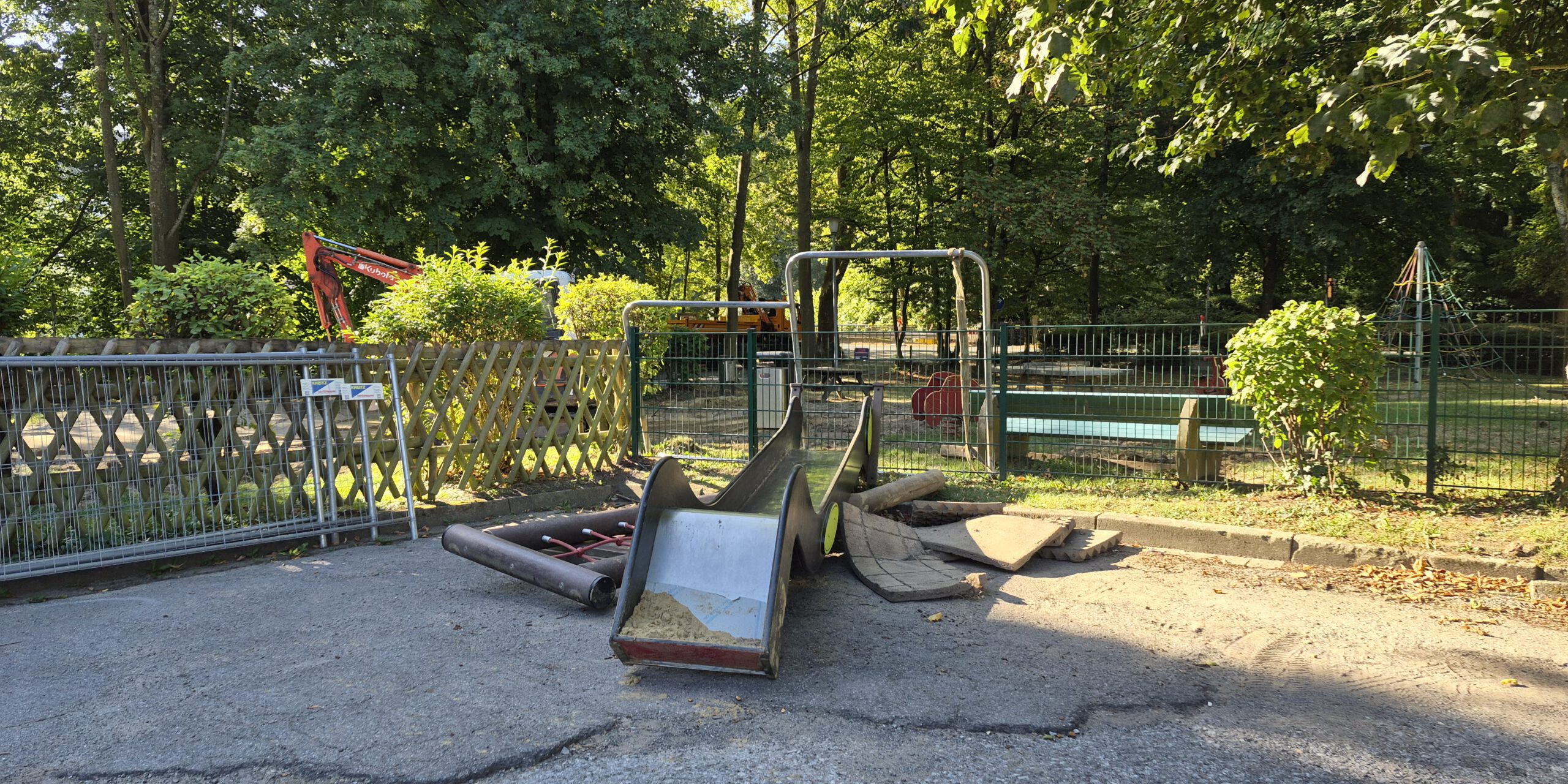 abgebaute Spielgeräte