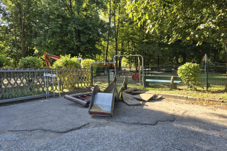 Foto: Ilka Kremer abgebaute Spielgeräte