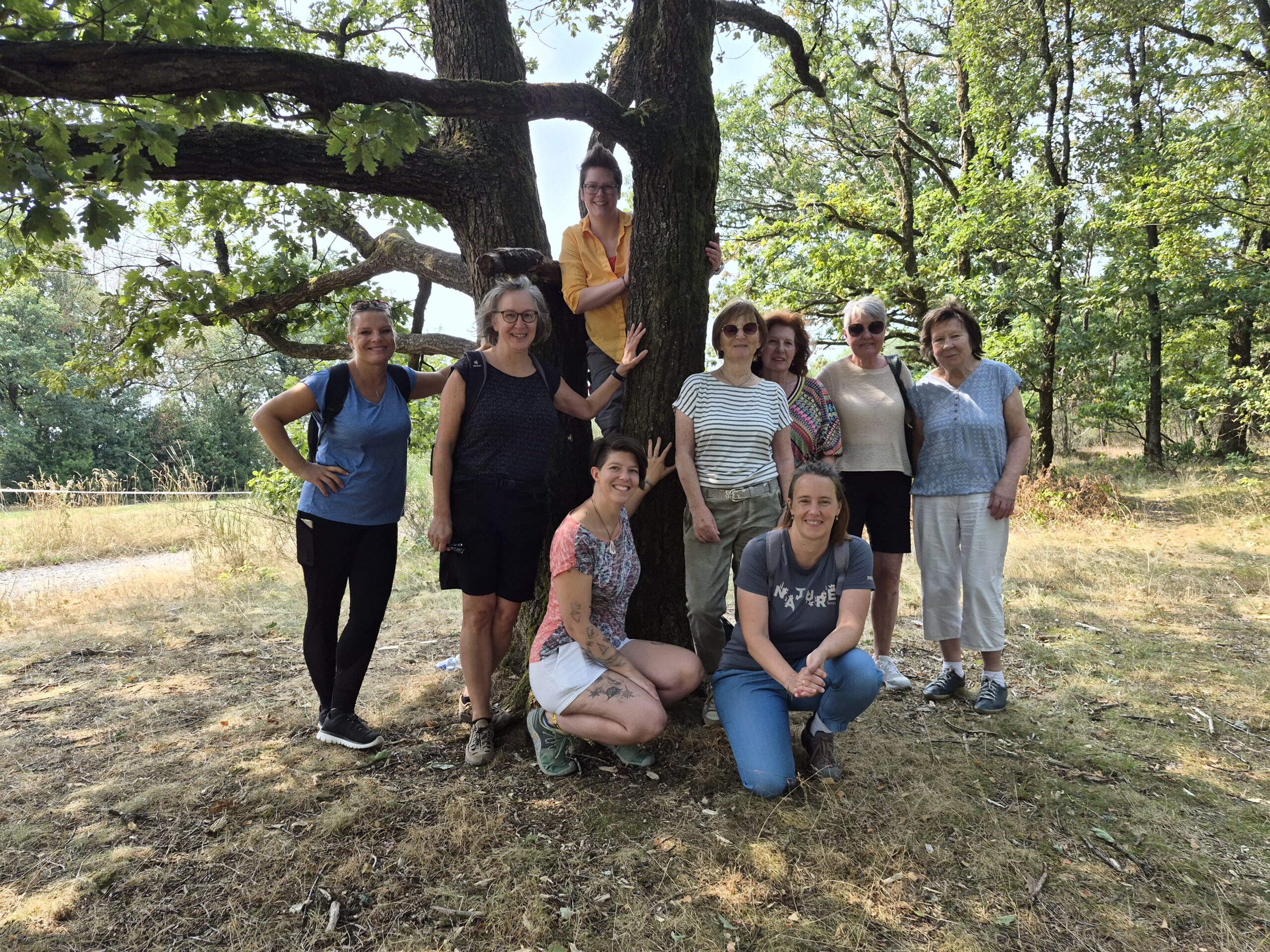 Teilnehmerinnen im Wald