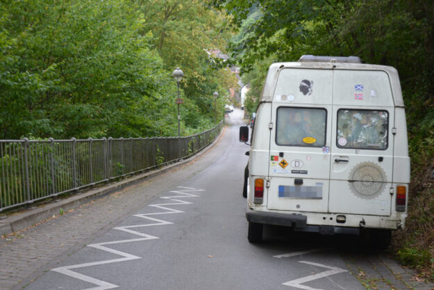 Parken auf der Sperrfläche