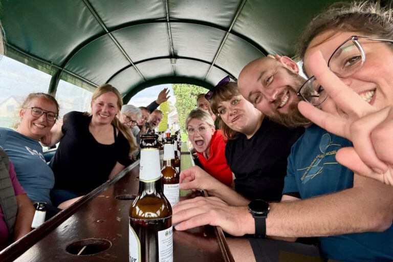 Foto: SGV Nachrodt-Wiblingwerde Menschen im Planwagen