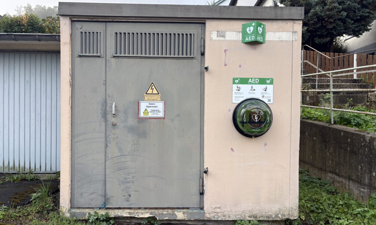 Ein AED in Opperhusen