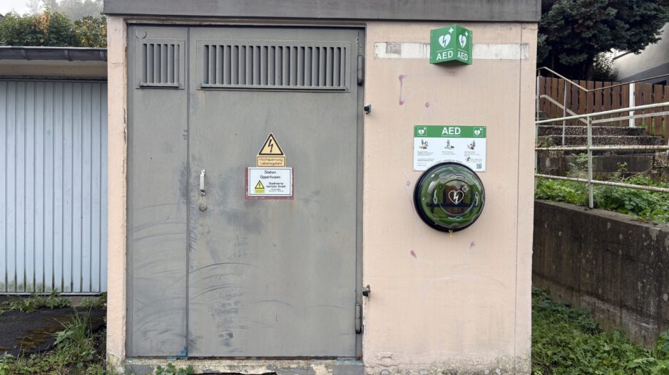Ein AED in Opperhusen
