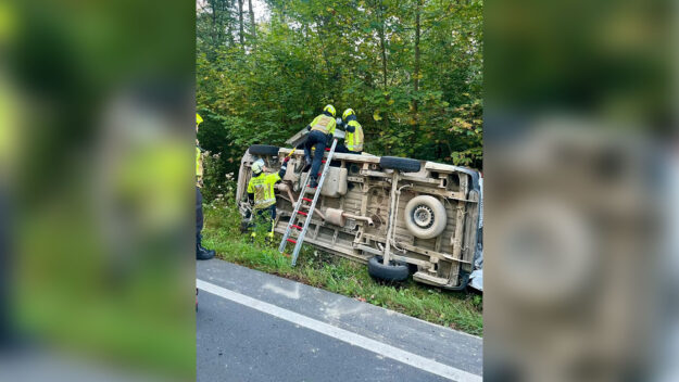 Foto: Feuerwehr Menden Die Feuerwehr Menden ist zu einem Unfall an der Bertingloher Straße alarmiert worden.