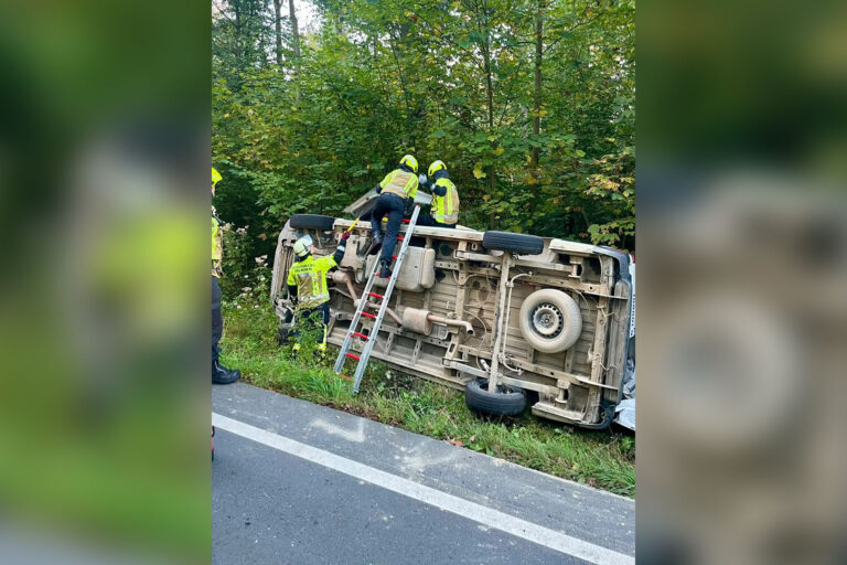 Foto: Feuerwehr Menden Die Feuerwehr Menden ist zu einem Unfall an der Bertingloher Straße alarmiert worden.