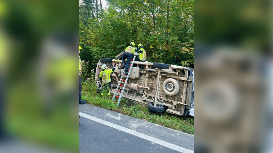 Die Feuerwehr Menden ist zu einem Unfall an der Bertingloher Straße alarmiert worden.